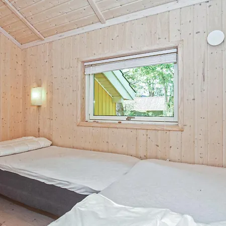בית נופש 2 Bedroom Amazing In Hojby