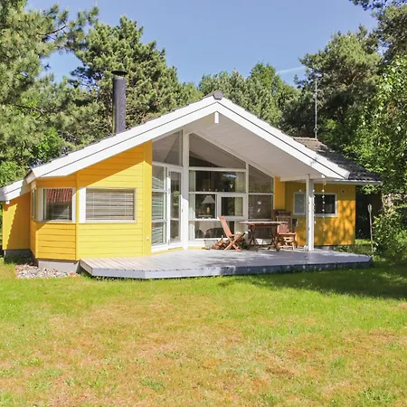 2 Bedroom Amazing In Hojby Holiday home *