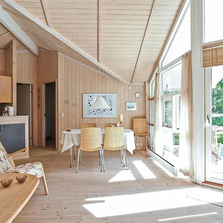 2 Bedroom Beautiful Home In Hojby Hojby